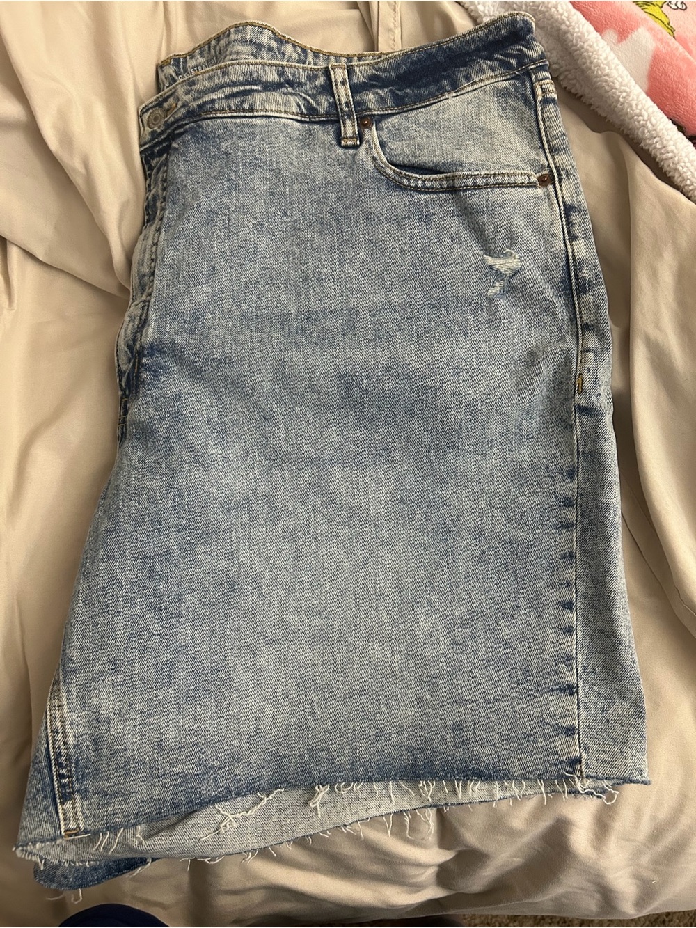 Light Wash Women’s Denim Bermuda Shorts - Old Navy